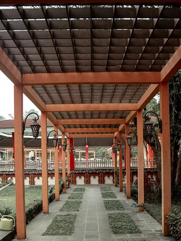 Basic Shelter Transforms Into A Tailored Outdoor Room